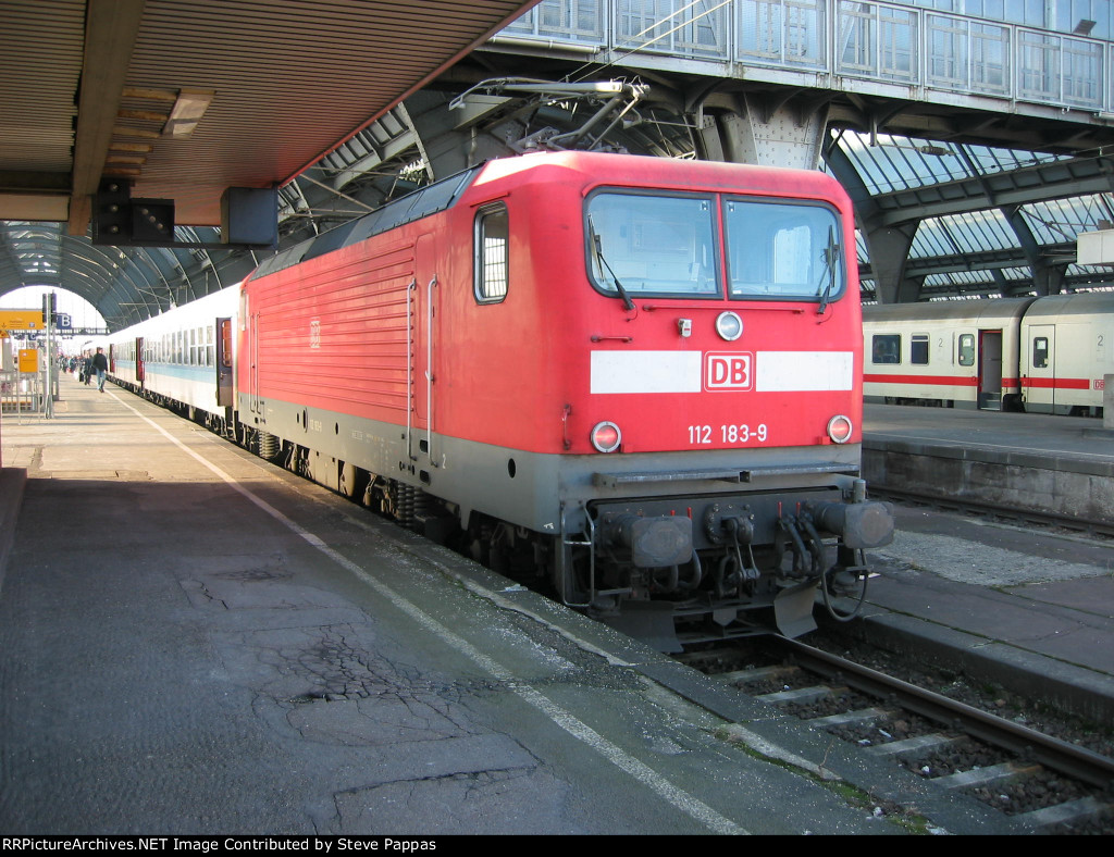 A 112 class electric at Karlsruehe Bahnhof